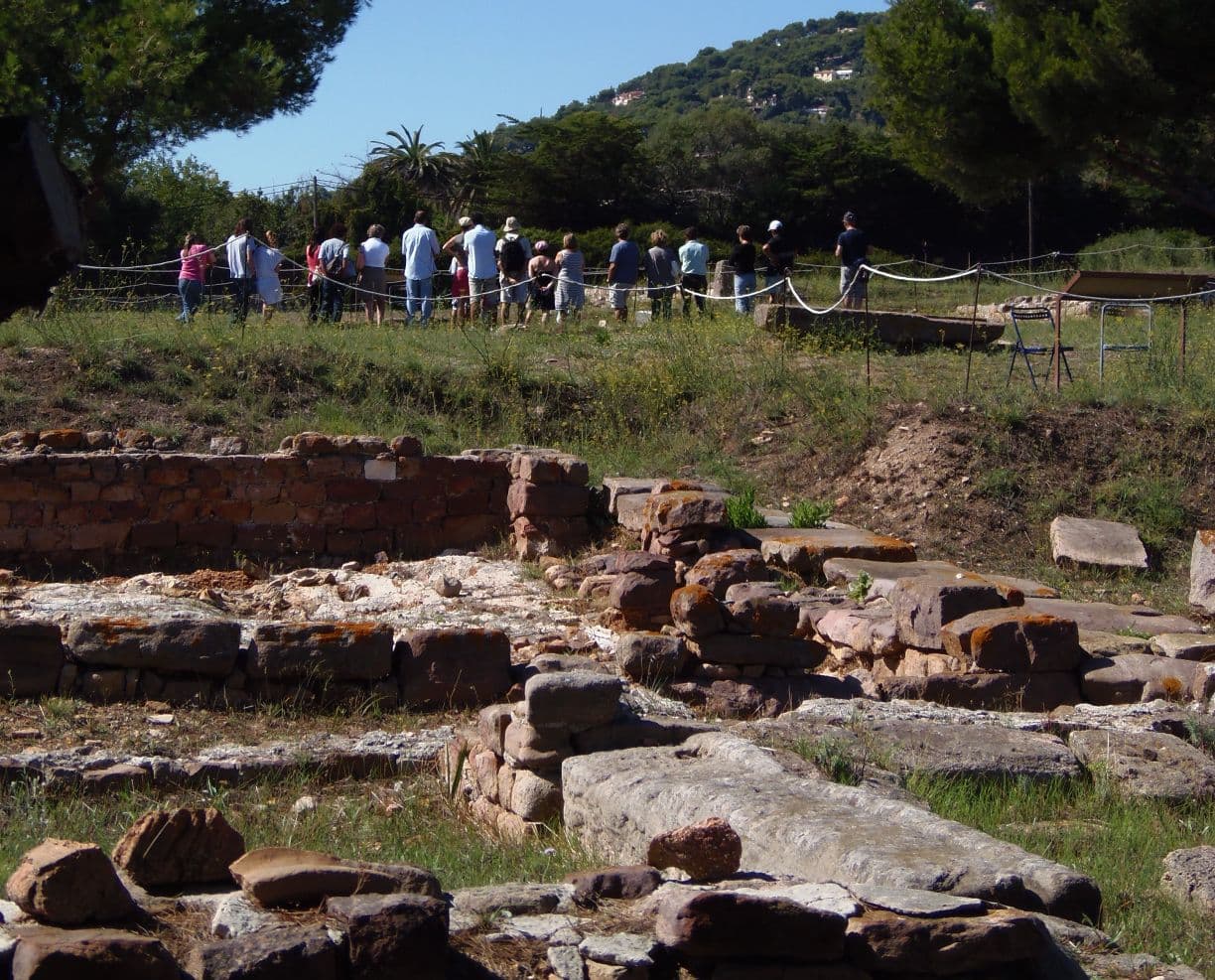 File:Le site archéologique d'Olbia (cropped).jpg - Wikimedia Commons
