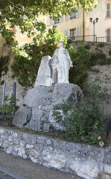 Monument Aux Morts De Moustiers Sainte Marie