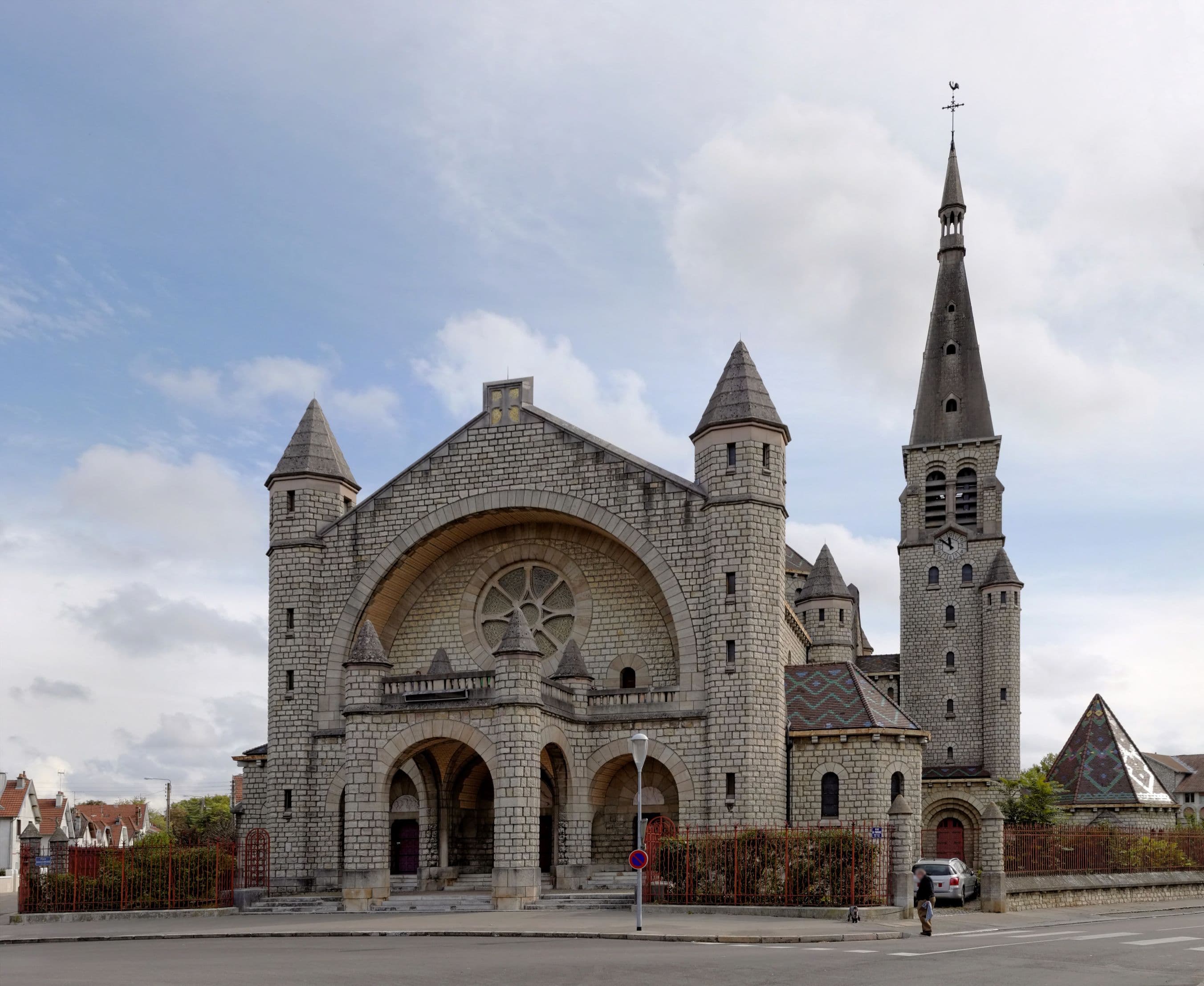 File:Dijon Église du Sacré-Cœur 01.jpg - Wikimedia Commons