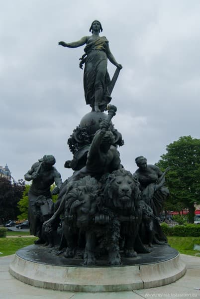 La sculpture "Le Triomphe de la République"