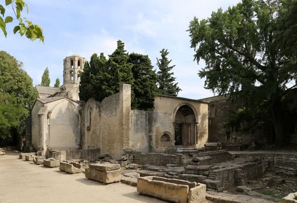 Les Alyscamps