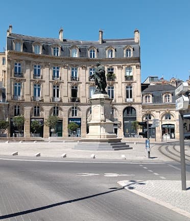 Statue du Marquis de Tourny