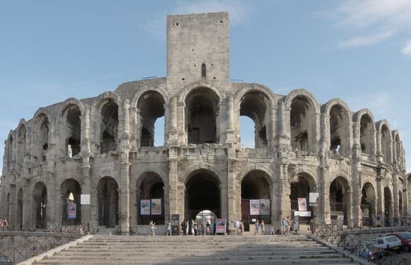 Amphithéâtre (les Arènes)